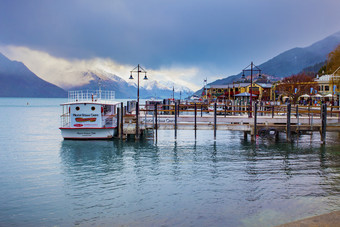 昆士城新新西兰9月美丽的风景优美的港口湖瓦卡蒂普昆士城大多数重要的旅行目的地南国新新西兰图片