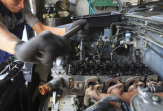 手修复和维护前油缸柴油引擎块光选择卡车使用为Diy和维护车辆主题手修复和维护前油缸柴油引擎块光选择卡车