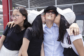 幸福情感亚洲青少年接吻幸福脸女人