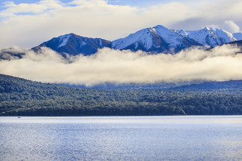 美丽的风景优美的湖anau大多数受欢迎的旅行目的地南岛新新西兰