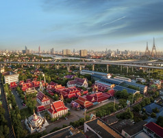 空中视图寺庙和普密蓬桥曼谷泰国资本城市