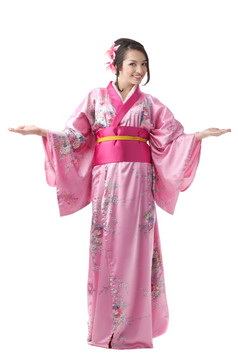 肖像的年轻的日本女人穿传统的和服衣服而且欢迎每个人都的白色背景完整的长度