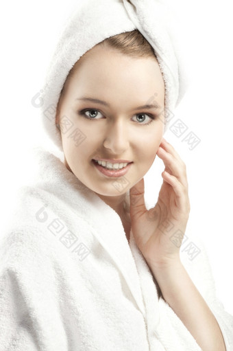 的美丽的年轻的女人<strong>白色</strong>特里<strong>浴袍</strong>她的头包装<strong>白色</strong>毛巾