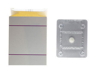 口服避孕药丸泡盒子紧急口服避孕药丸孤立的白色背景