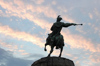 <strong>纪念碑</strong>酋长Bogdan赫梅利尼茨基索菲娅区域基辅乌克兰构造轮廓的<strong>纪念碑</strong>的背景晚上天空
