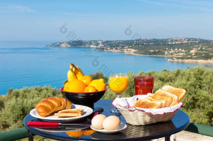 表格与食物而且饮料前面海岛凯法利尼亚岛希腊