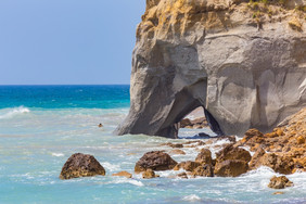 岩石与洞穴海希腊凯法利尼亚岛海岸