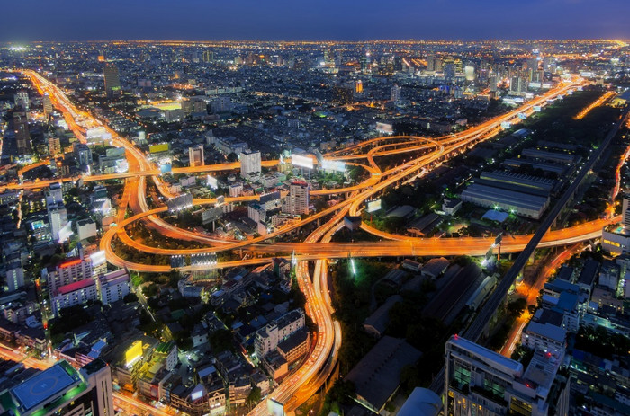 曼谷高速公路和高速公路前视图泰国《暮光之城》升高高速公路