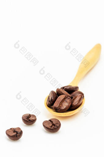 烤咖啡豆子木勺子白色背景咖啡豆子