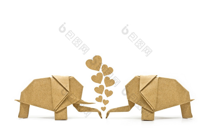 的折纸大象亚洲回收纸与爱孤立的白色折纸大象爱