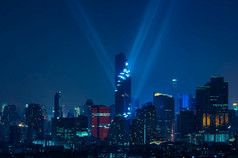 曼谷晚上视图与摩天大楼业务区曼谷泰国曼谷晚上视图与摩天大楼