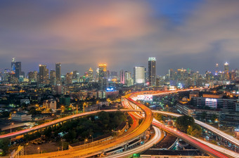<strong>景观建筑</strong>现代业务区曼谷s形高速公路的前景《暮光之城》曼谷城市视图与高速公路