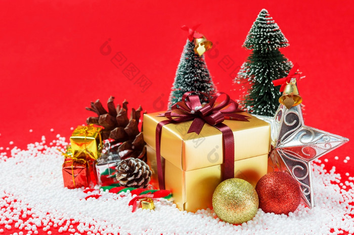 微型圣诞节树圣诞节礼物盒子圣诞节球松锥贝尔为圣诞节装饰圣诞节装饰