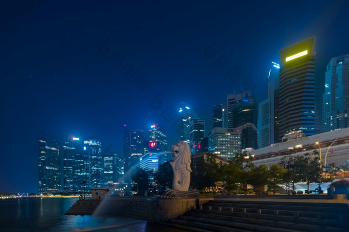 新加坡2月鱼尾狮公园和新加坡业务区和城市玛丽娜湾湾位于的中央区域新加坡2月新加坡鱼尾狮公园晚上