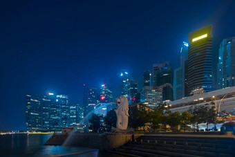 <strong>新加坡</strong>2月鱼尾狮公园和<strong>新加坡</strong>业务区和城市玛丽娜湾湾位于的中央区域<strong>新加坡</strong>2月<strong>新加坡</strong>鱼尾狮公园晚上