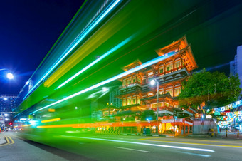 长曝光光小径前面佛牙遗迹寺庙唐人街新加坡与新加坡业务区的背景2月新加坡寺庙唐人街新加坡