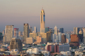 空中视图曼谷现代办公室建筑公寓城市市中心与日落天空天际线曼谷城市泰国曼谷城市