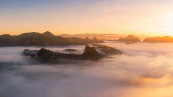 全景山视图早....雾的观点克鲁特莫跟踪贾博美在香港儿子省泰国跟踪贾博一个的大多数令人惊异的雾雾泰国全景山景观和雾