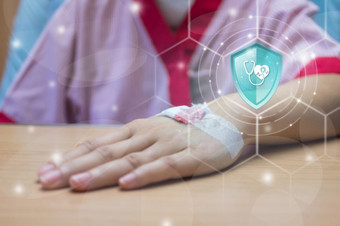 健康保险按钮盾保护健康虚拟屏幕对生病的背景概念保险在线保险数字技术健康保险