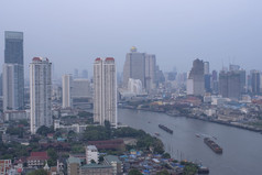 曼谷城市视图而有空气污染的天气曼谷低温度使的空气质量更糟糕的是显示的水平灰尘进入的健康危害区曼谷空气污染