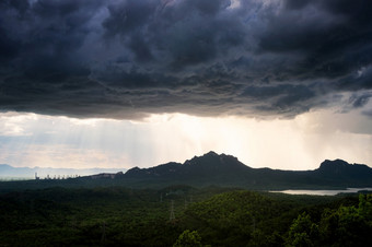 空中视图大雨<strong>风暴</strong>在的景观美卫生部山lampang泰国<strong>风暴</strong>在山