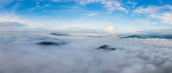 自然美丽的空中视图全景雾和云在山日出秋天美卫生部lampang泰国全景雾和云在山