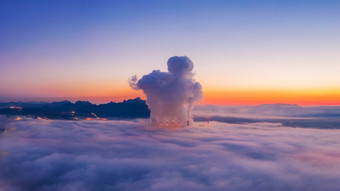 空中视图的早....景观填满与有雾的和云覆盖美<strong>卫生</strong>部煤炭我的lampang泰国空中视图美<strong>卫生</strong>部煤炭我的