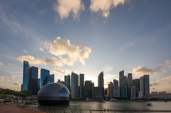 玛丽娜湾玛丽娜湾湾位于的中央区域新加坡与城市建筑是背景2月新加坡旅行假期新加坡