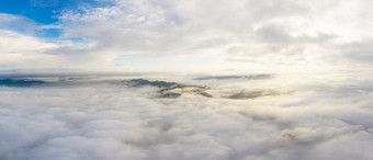 自然美丽的空中视图全景<strong>雾</strong>和云在<strong>山</strong>日出秋天美卫生部lampang泰国全景<strong>雾</strong>和云在<strong>山</strong>