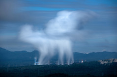 空中视图煤炭权力植物站和蒸汽的早....雾美卫生部lampang泰国长曝光煤炭权力植物和雾