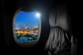 <strong>飞机</strong>室内与窗口视图大宫实际上集合结构拉达那哥欣的历史中心曼谷<strong>泰国</strong>概念旅行和空气运输旅行和运输概念
