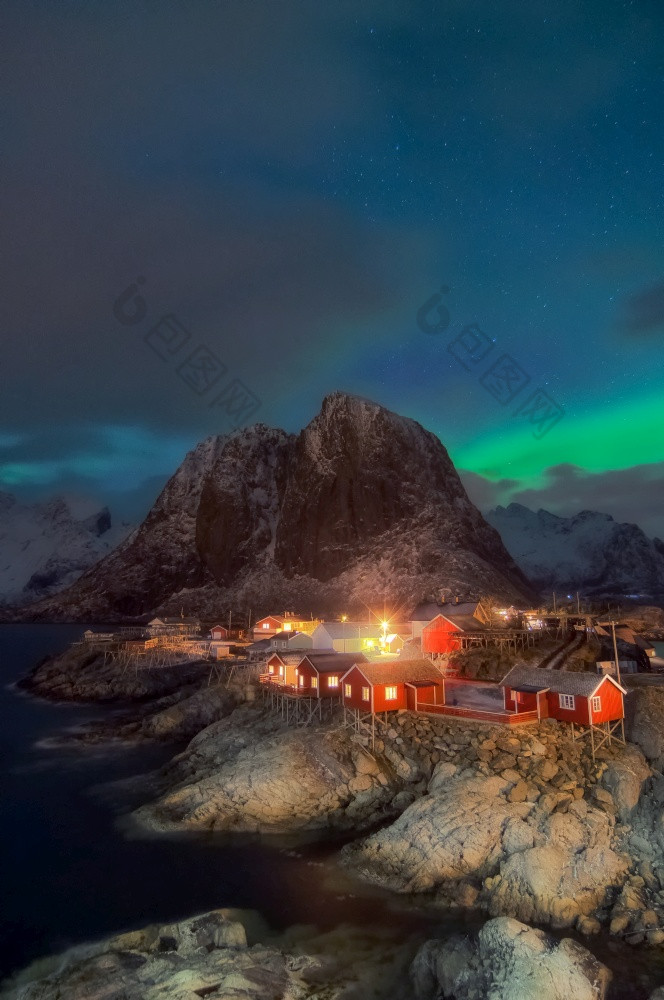 美丽的视图晚上风景优美的钓鱼小屋的哈姆诺伊和利兰兹廷登山峰罗弗敦群岛岛屿群岛冬天风景美丽的山景观冬天纯洁挪威斯堪的那维亚冬天挪威