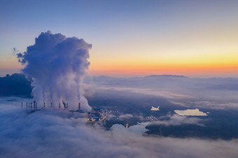 空中视图的早....景观填满与有雾的和云覆盖美卫生部煤炭我的lampang泰国空中视图美卫生部煤炭我的