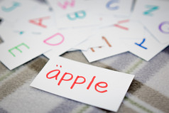 瑞典学习的新词与的字母卡片写作苹果