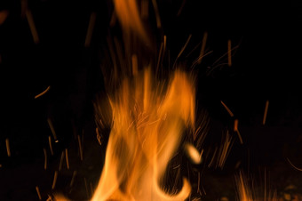 燃烧火火焰明亮的和美丽的火焰在的燃烧的树脂
