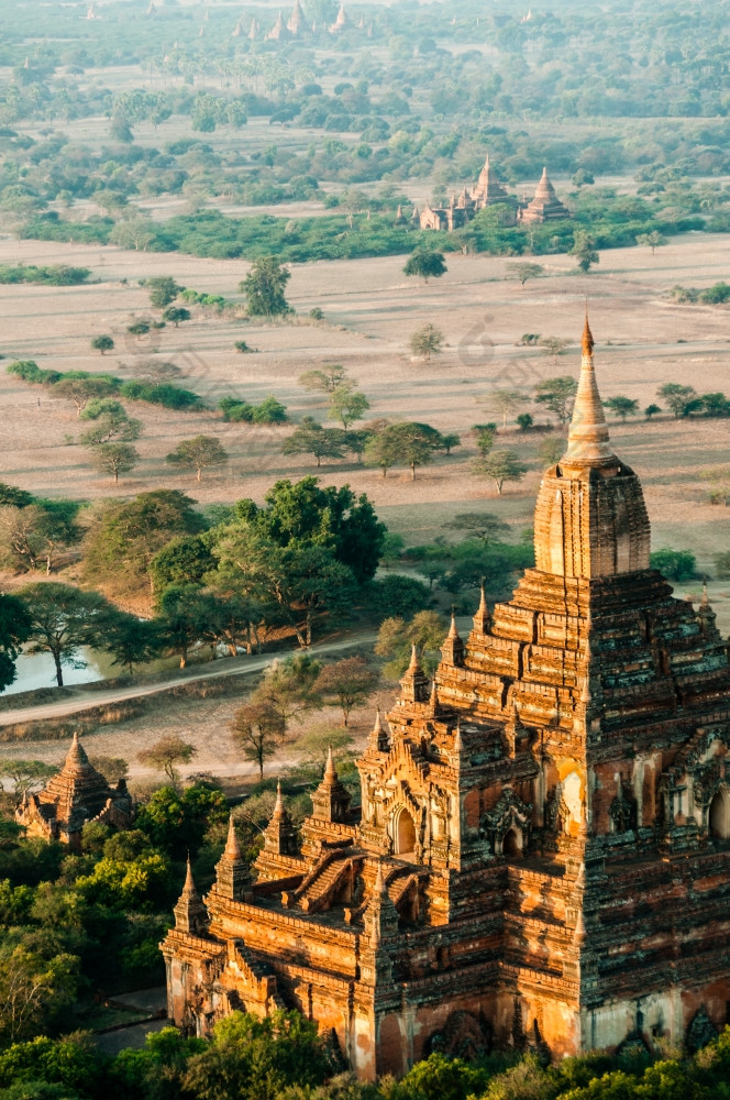 令人印象深刻的石头寺庙蒲甘缅甸令人印象深刻的石头寺庙蒲甘缅甸缅甸见过从热空气气球