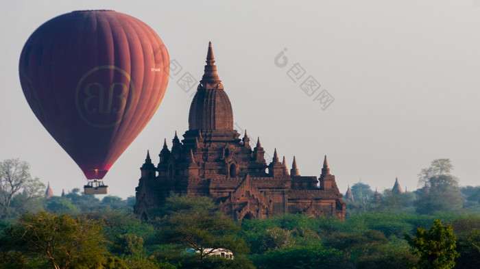 热空气气球后面寺庙蒲甘热空气气球后面寺庙蒲甘缅甸缅甸