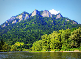杜纳耶茨河和三个冠峰泡沫山夏天波兰杜纳耶茨河和三个冠峰泡沫山夏天波兰