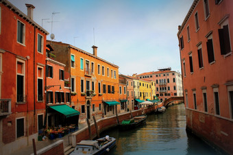 运河威尼斯意大利精致的古董建筑沿着运河运河威尼斯意大利精致的建筑沿着运河