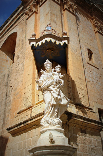 雕像维珍玛丽与耶稣孩子的角落里迦密修道院姆迪纳马耳他雕像维珍玛丽与耶稣孩子的角落里迦密修道院姆迪纳马耳他