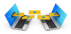 两个笔记本电脑从哪一个飞黄色的信封与电子邮件标志渲染