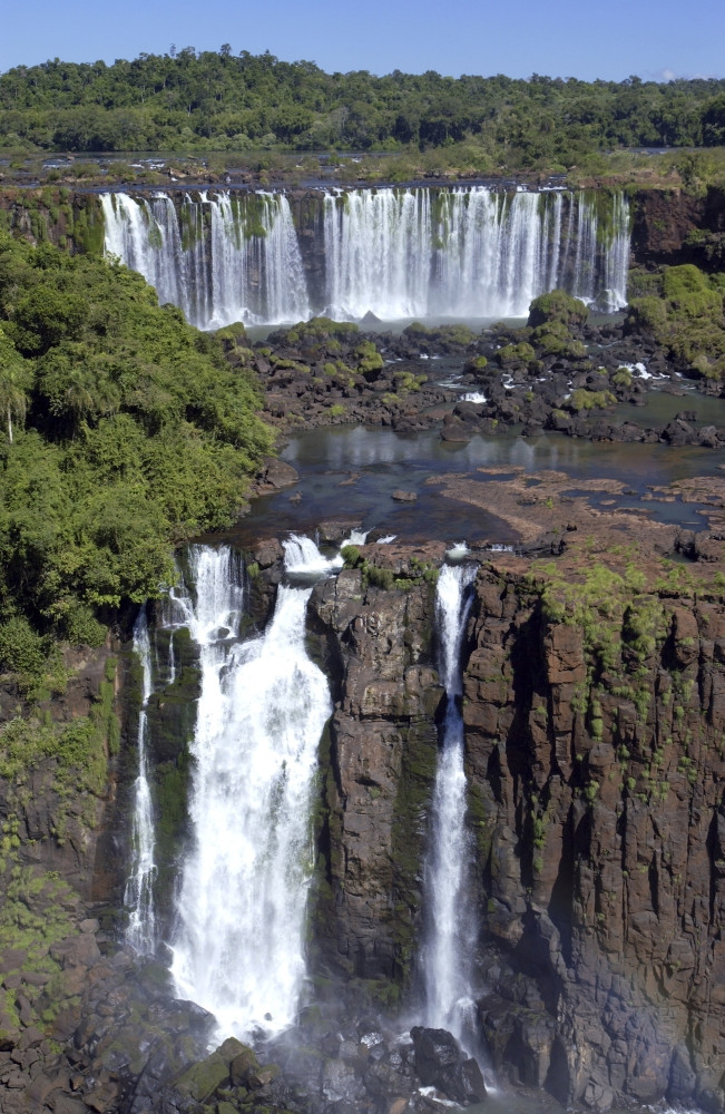 伊瓜苏瀑布瀑布伊瓜苏瀑布是瀑布的伊瓜苏河