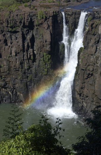 伊瓜苏瀑布Iguassu瀑布伊瓜苏瀑布是瀑布的伊瓜苏河的Brazil-Argentina边境