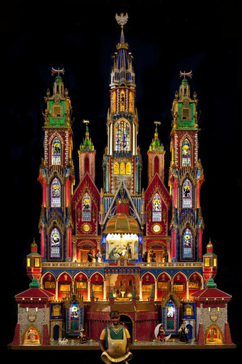 传统的克拉科夫基督诞生场景圣诞节的方济会修士教堂的城市克拉科夫波兰这些色彩斑斓的结构是独特的克拉科夫年度基督诞生场景比赛举行每一个12月克拉科夫