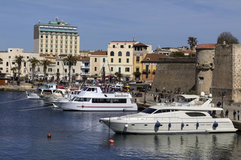 的港口阿尔盖罗的省萨萨里的西北海岸的岛撒丁岛意大利