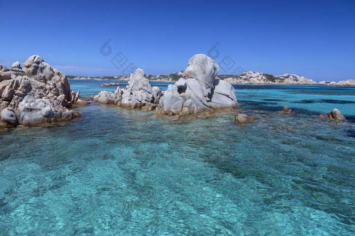 的马达莱娜群岛集团岛屿的海峡索克拉特斯之间的科西嘉岛法国和东北撒丁岛意大利由七个主要岛屿和众多其他小isletsthe区域部分的阿西佩拉戈马达莱娜国家公园geo-marine国家公园建立了4月马达莱娜