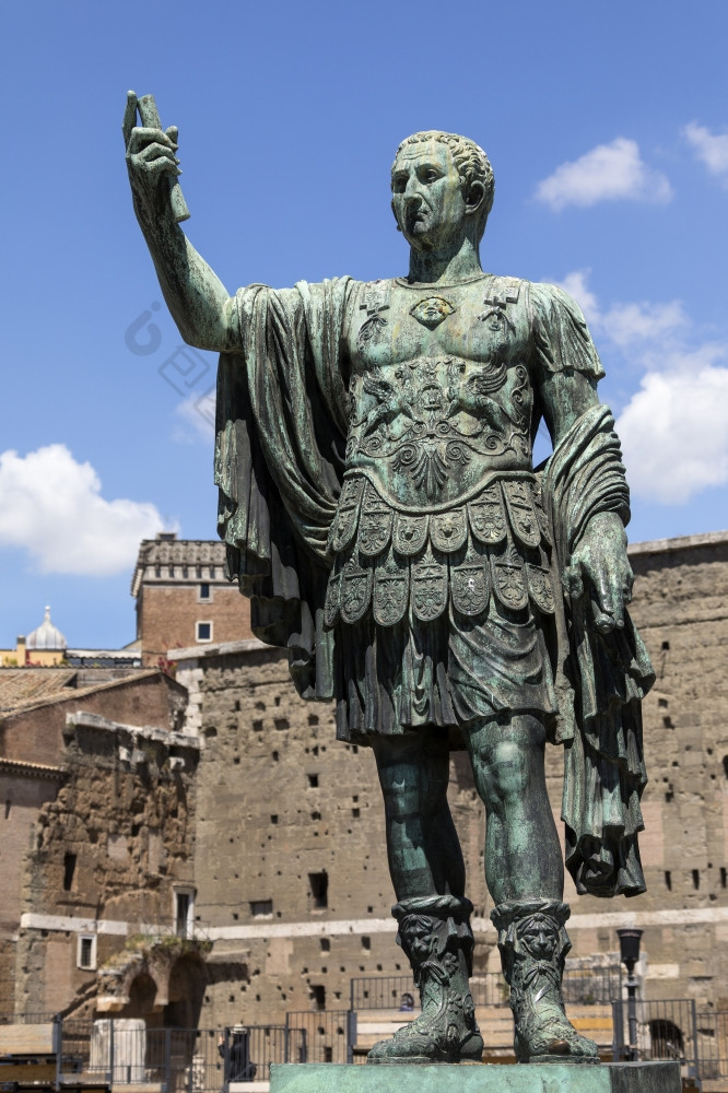 的青铜雕像皇帝图拉真附近的废墟trajana市场和的罗马论坛的城市罗马意大利雕像图拉真罗马论坛罗马意大利