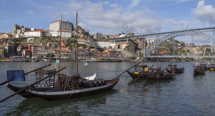 的城市波尔图港口葡萄牙港口一个的最古老的欧洲港口和它的历史中心是宣布世界遗产网站联合国教科文组织一个葡萄牙rsquo在国际上著名的出口港口酒命名后港口自的酒窖别墅新星盖亚是负责任的为的包装运输和出口的