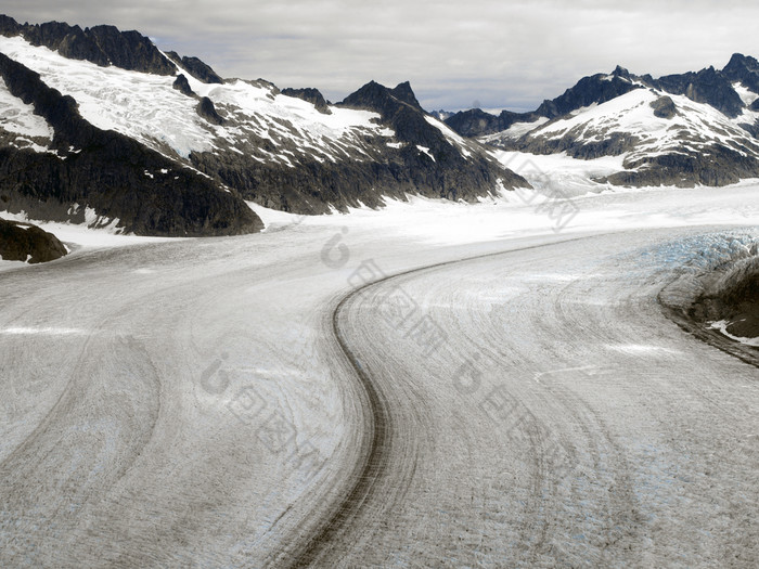 空中视图的林业局冰川的朱诺冰字段阿拉斯加美国