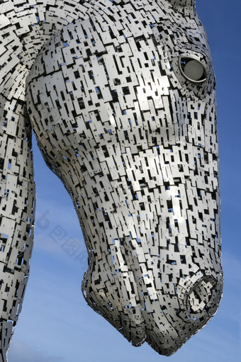 的凯尔派斯福尔柯克苏格兰两个高马头琴雕塑描绘凯尔派斯变形水精神他们站下一个新扩展的出来和克莱德运河和附近河carron的螺旋公园项目打开的公共4月